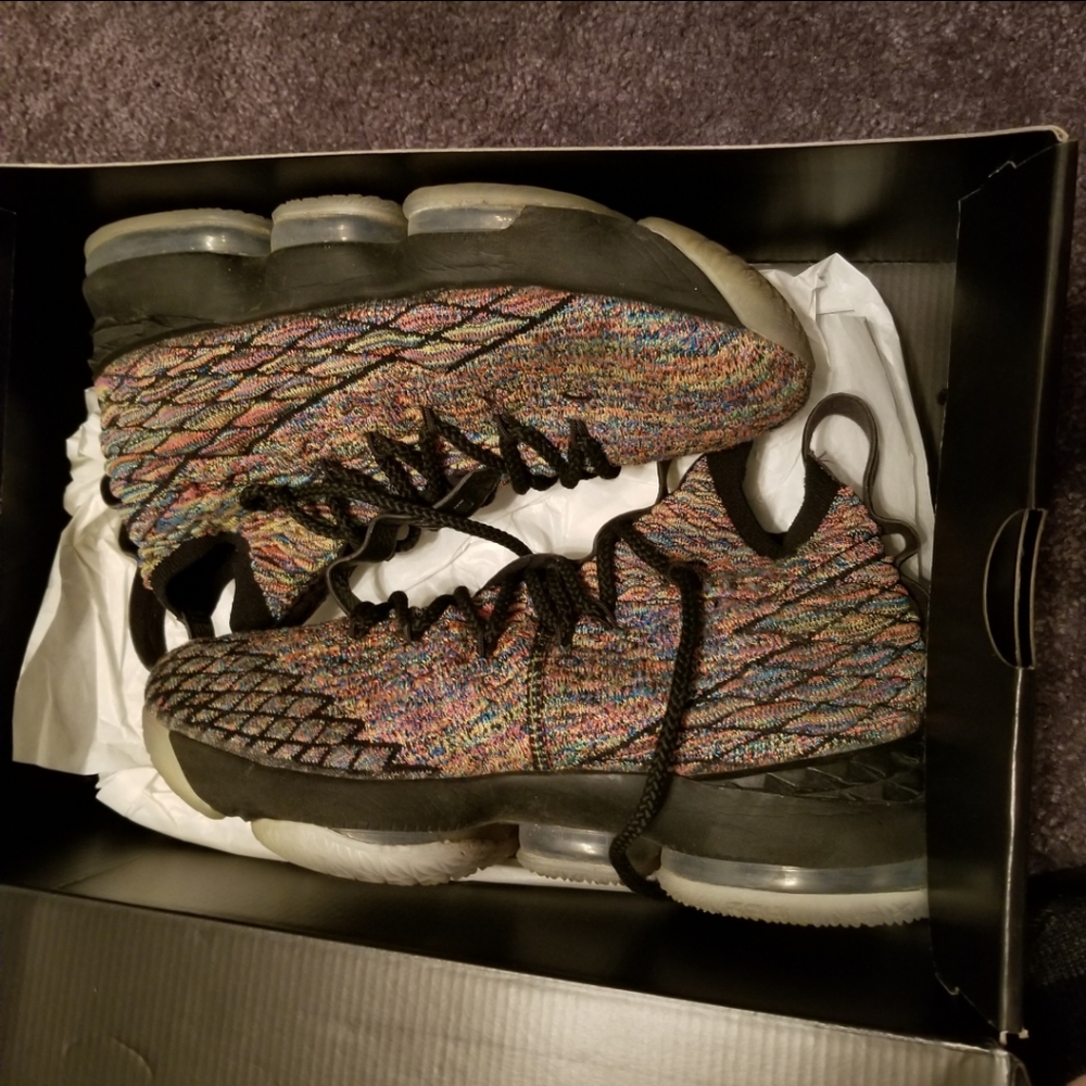 NIKE Lebron XV Multi Black Fruity Pebbles Size 7 youth Pre-Owned